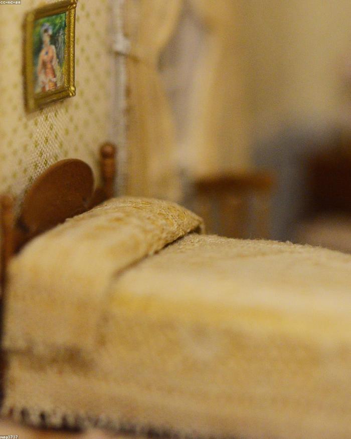 Upholstered Platform Bed
